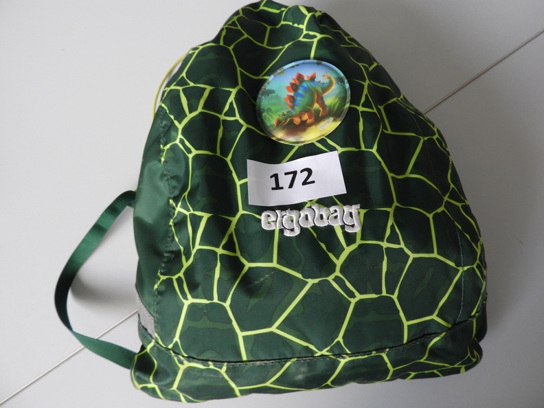 Grüner Sportbeutel der Marke Ergobag . Inhalt: blaue Turnschuhe 2024_2025_172.JPG